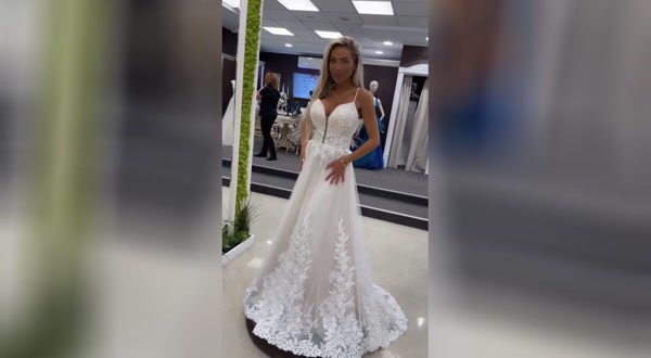 Златка Райкова ще изпревари Благо Джийзъса - вече избира булчинска рокля (видео)