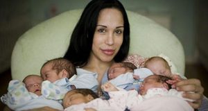 Помните ли майката която роди осемзнаци през 2009? Ето как изглеждат дечицата й днес (СНИМКИ)